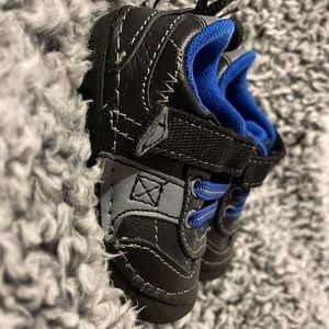 ⭐️ FREE with any bundle⭐️   
Healthtex sneaker